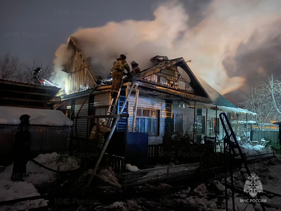 В Зее пожарные ликвидировали возгорание на частном подворье